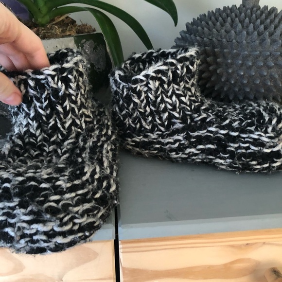 Fawn crochet adult booties/house shoes - Picture 2 of 7